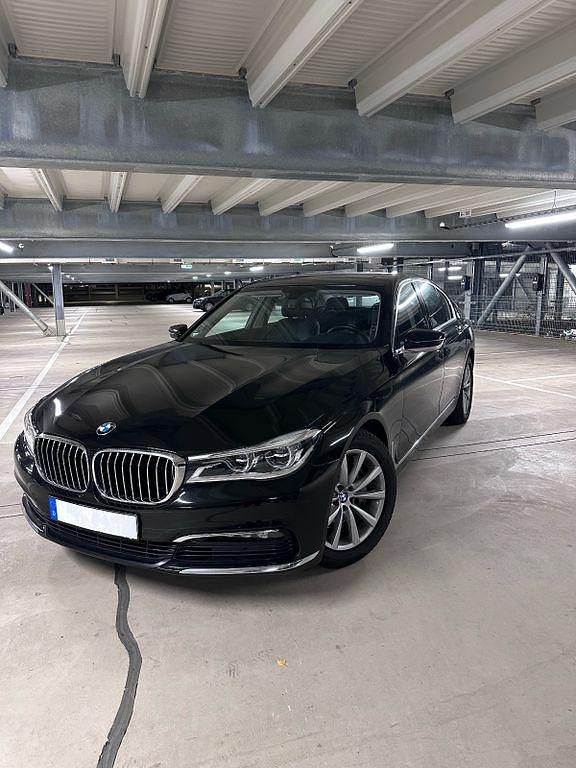 Schwarz Gebraucht 2015 BMW 730 Limousine | 34.999 € (Teuer) - Bild 1/4