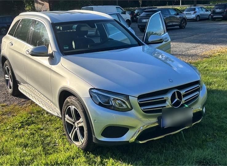 Silber Gebraucht 2016 Mercedes GLC220 SUV | 23.000 € (Fairer Preis) - Bild 1/4