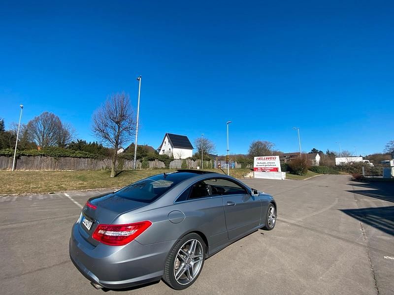 Gebraucht Mercedes E350 AMG 265 PS (194 kW) 2012 Andere farben Coupé