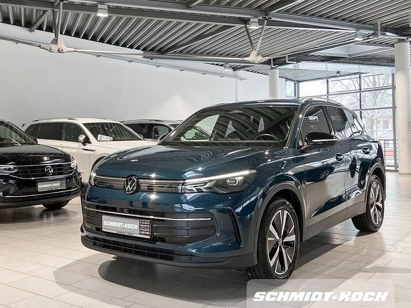 Gebraucht VW Tiguan Goal 150 PS (110 kW) 2024 Blau SUV