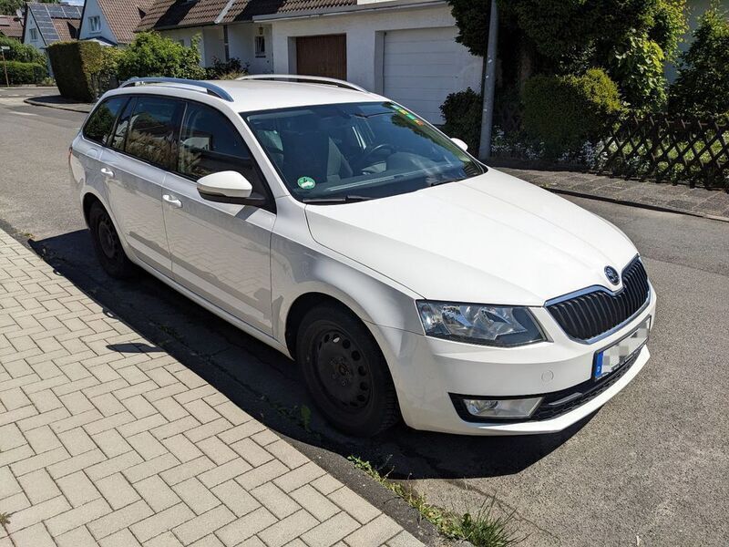 Weiß Gebraucht 2014 Skoda Octavia Ambition Kombi | 7.100 € (Guter Preis) - Bild 1/4