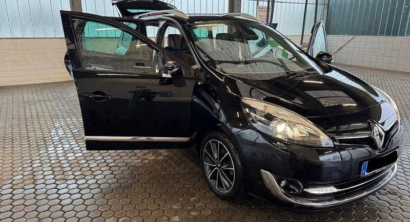 Schwarz Gebraucht 2013 Renault Grand Scénic III Bose Edition Van / Kleinbus | 6.400 € (Fairer Preis) - Bild 1/4