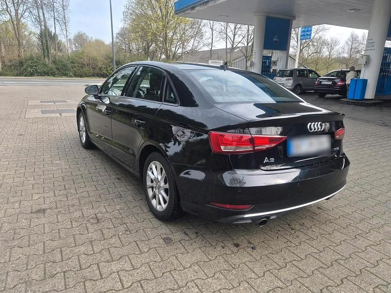 Gebraucht Audi A3 116 PS (85 kW) 2018 Schwarz Limousine