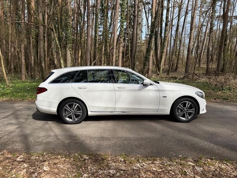 Gebraucht Mercedes C300e 211 PS (155 kW) 2020 Weiß Kombi