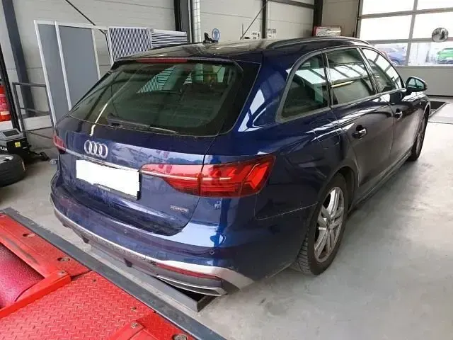 Gebraucht Audi A4 Ambiente 204 PS (150 kW) 2022 Navarrablau metallic Kombi