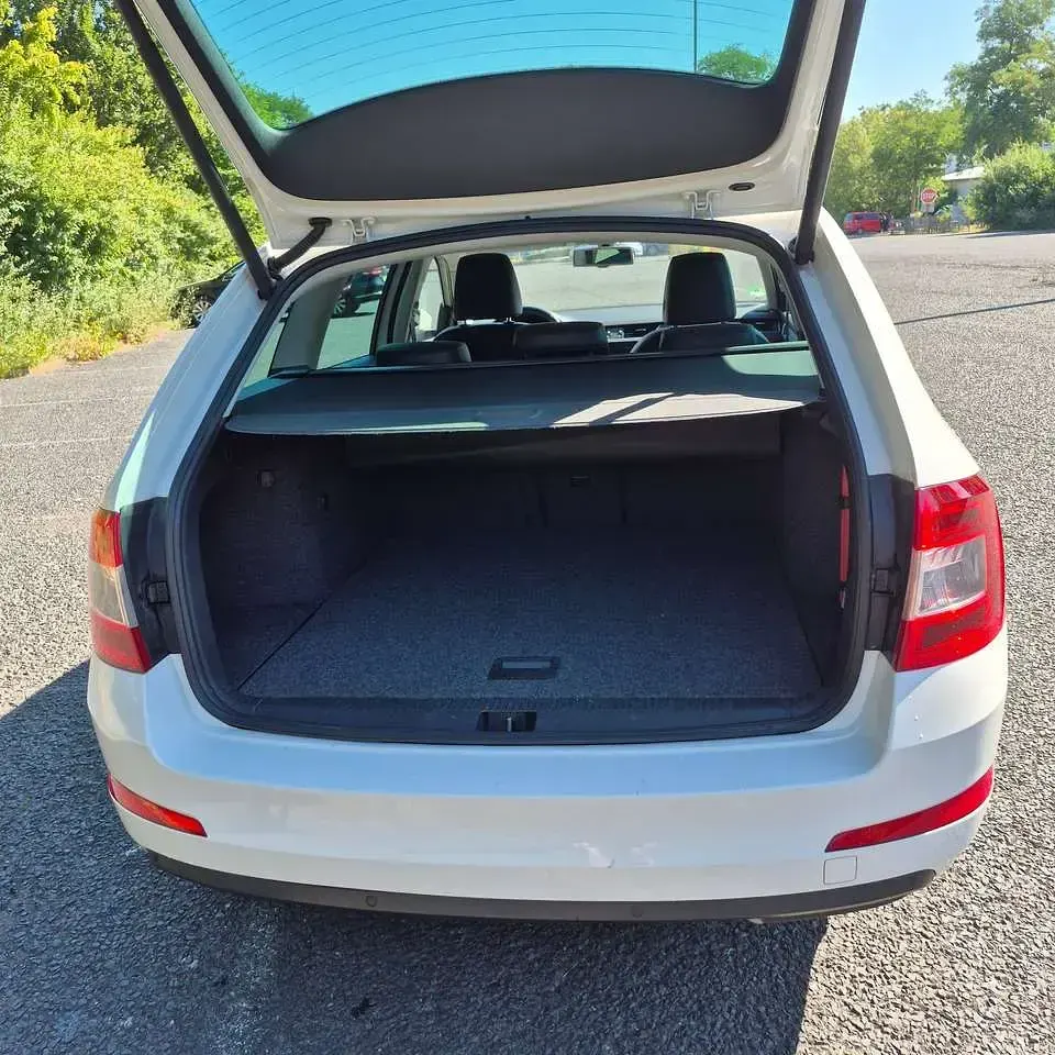 Gebraucht Skoda Octavia Elegance 179 PS (131 kW) 2014 Weiß Kombi