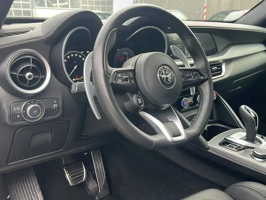 Gebraucht Alfa Romeo Stelvio Veloce 209 PS (153 kW) 2023 Grau SUV