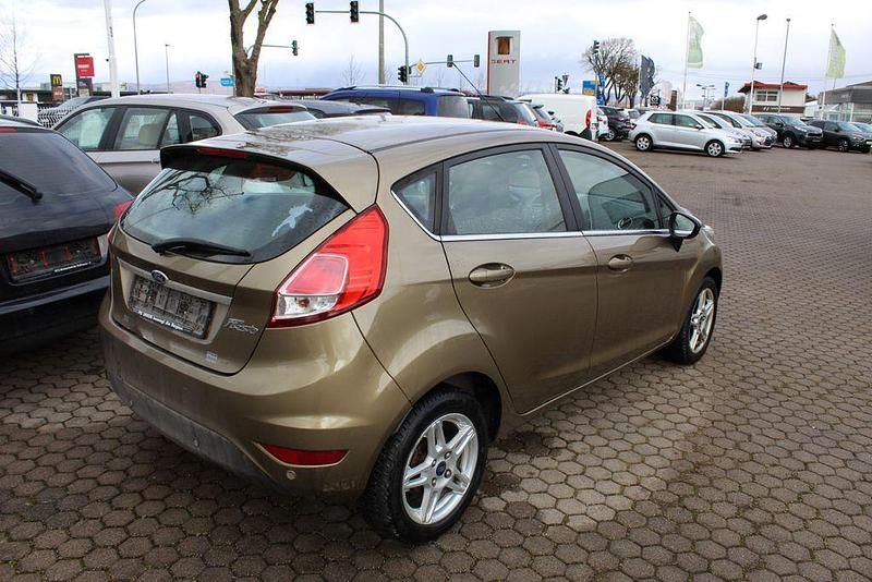 Gebraucht Ford Fiesta Titanium 82 PS (60 kW) 2015 Braun Limousine