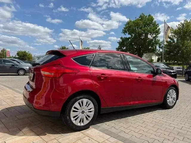Gebraucht Ford Focus Business Edition 125 PS (91 kW) 2018 Rot Limousine