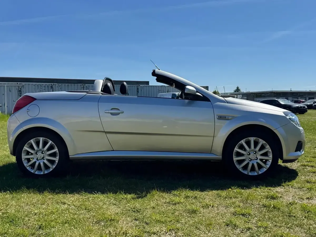 Gebraucht Opel Tigra 125 PS (91 kW) 2006 Silber Cabrio