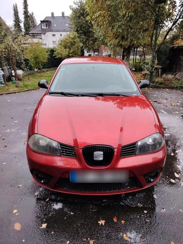 Rot Gebraucht 2006 Seat Ibiza Limousine | 950 € (Fairer Preis) - Bild 1/4