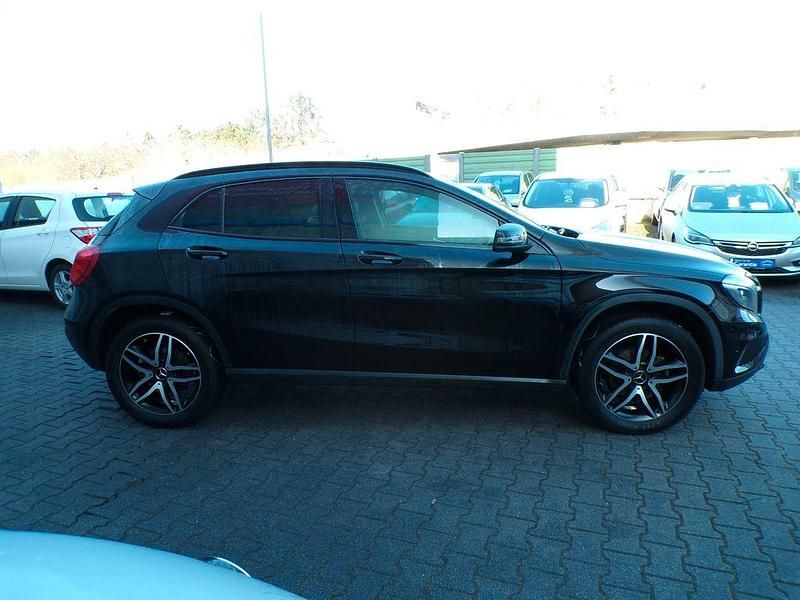 Gebraucht Mercedes GLA200 156 PS (114 kW) 2016 Schwarz SUV