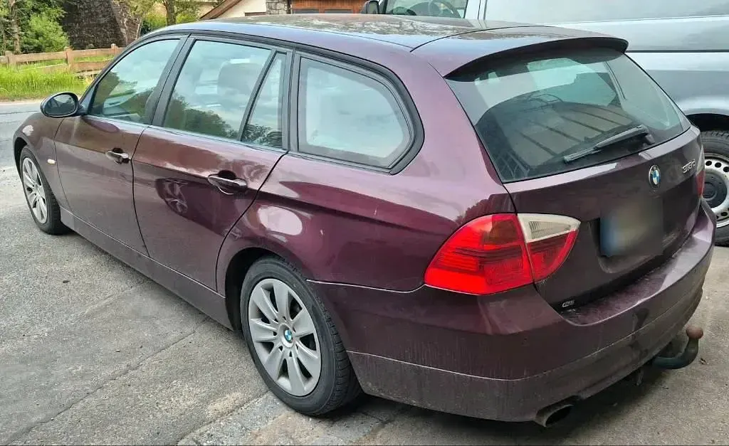 Begagnad BMW 318 150 HK (110 kW) 2008 Röd Kombi