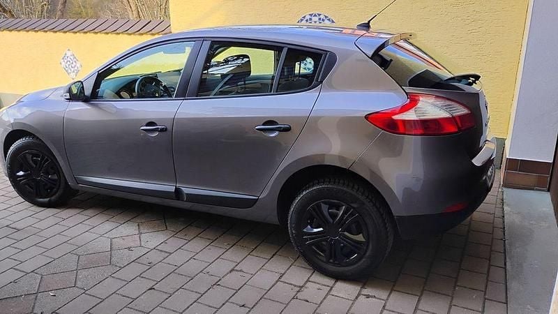 Gebraucht Renault Mégane Expression 101 PS (74 kW) 2012 Grau Limousine