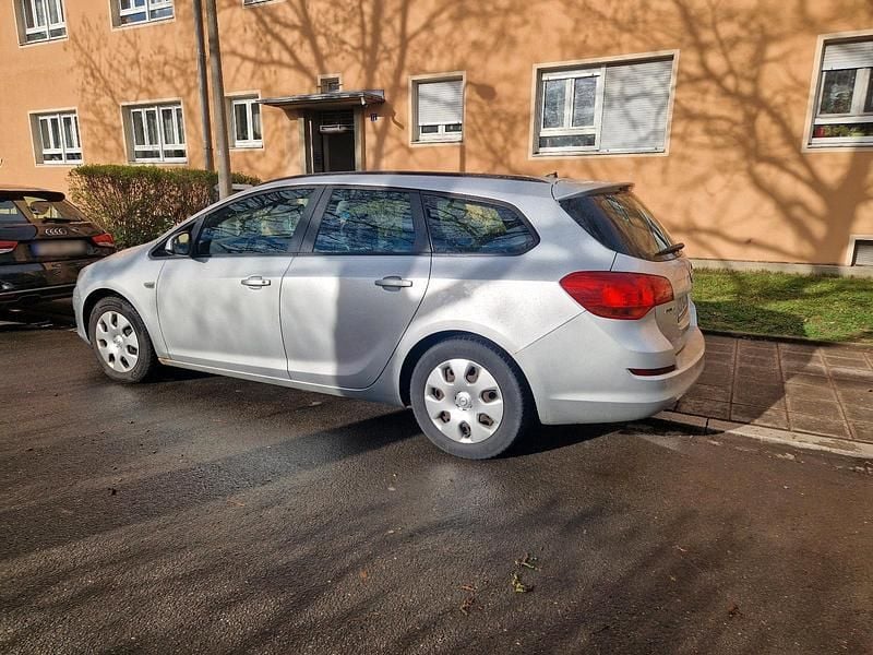 Gebraucht Opel Astra 100 PS (73 kW) 2012 Silber Kombi