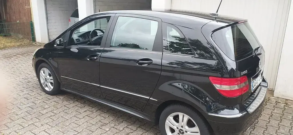 Gebraucht Mercedes B160 95 PS (69 kW) 2011 Schwarz Kleinwagen