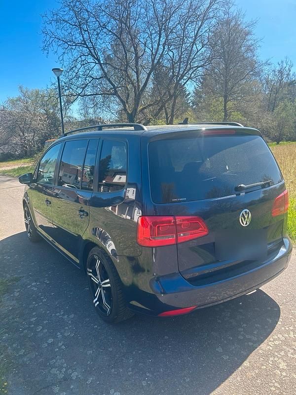 Gebraucht VW Touran 140 PS (102 kW) 2014 Blau Van / Kleinbus