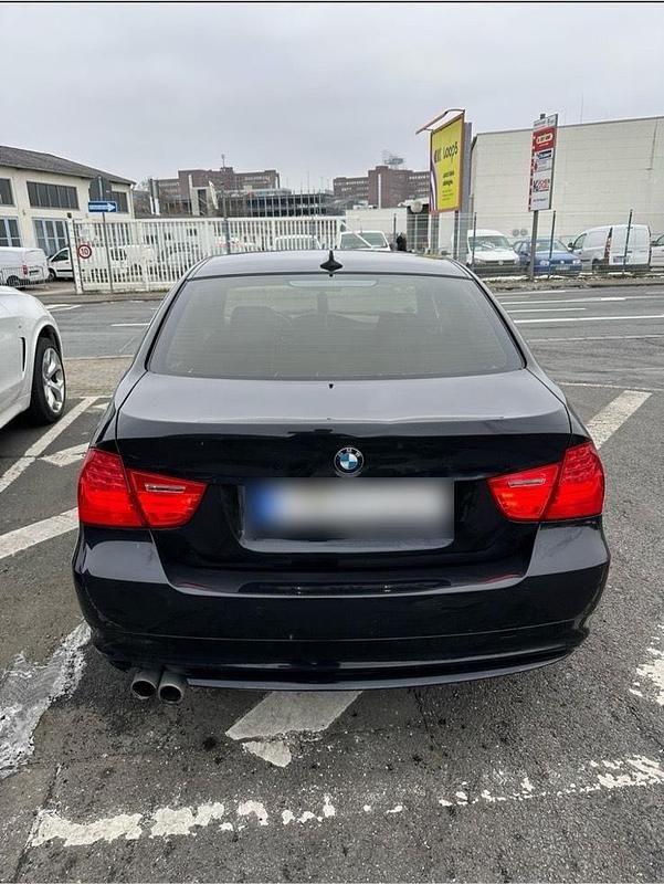 Gebraucht BMW 330 245 PS (180 kW) 2010 Schwarz Limousine