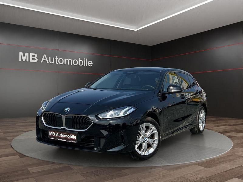 Schwarz Gebraucht 2024 BMW 118 Sport Line Kleinwagen | 29.500 € (Fairer Preis) - Bild 1/4