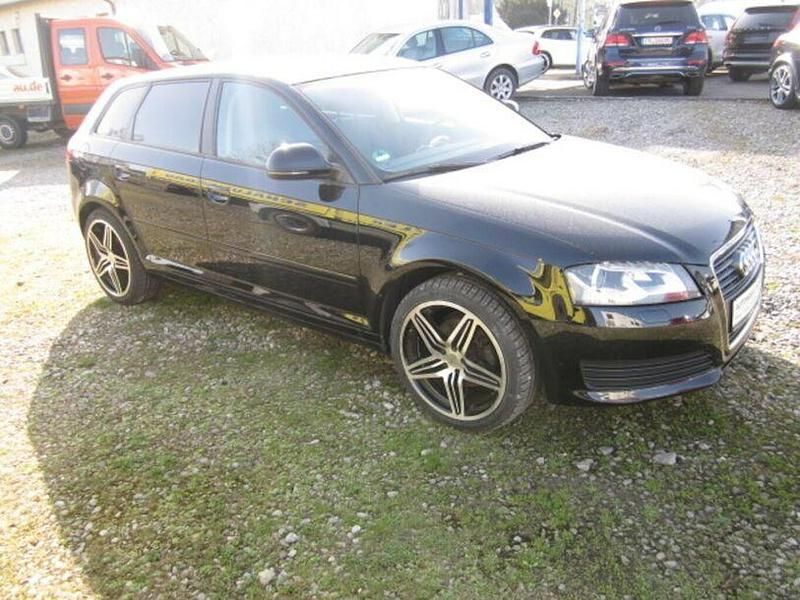 Gebraucht Audi A3 Attraction 125 PS (91 kW) 2009 Brillantschwarz (metallic) Kleinwagen