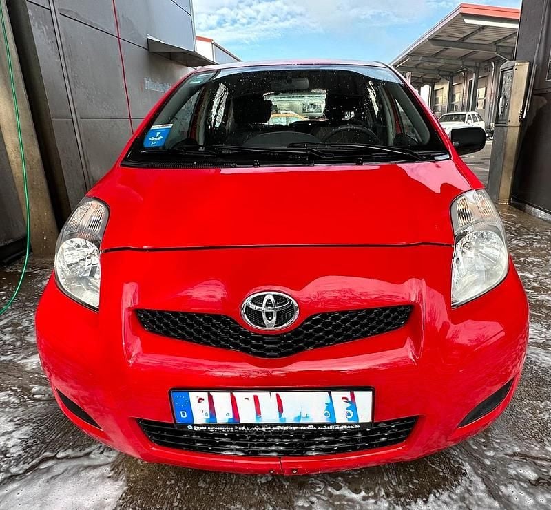Rot Gebraucht 2009 Toyota Yaris Kleinwagen | 2.499 € (Guter Preis) - Bild 1/4