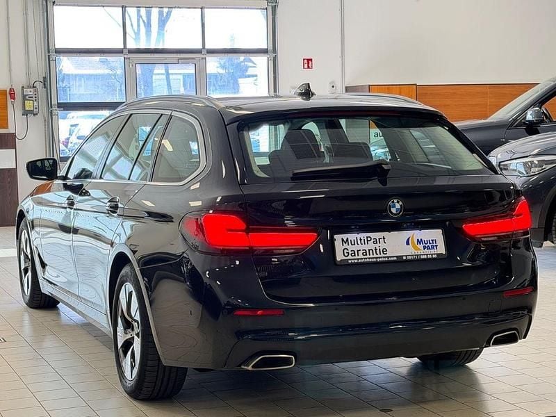 Second-hand BMW 520 190 CP (139 kW) 2022 Negru Berlinǎ
