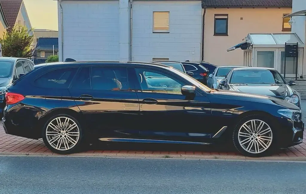 Używany BMW M550 Performance 400 KM (294 kW) 2019 Czarny Sedan/Limuzyna