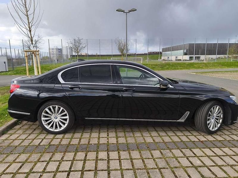 Second-hand BMW 740 320 CP (235 kW) 2016 Negru Berlinǎ