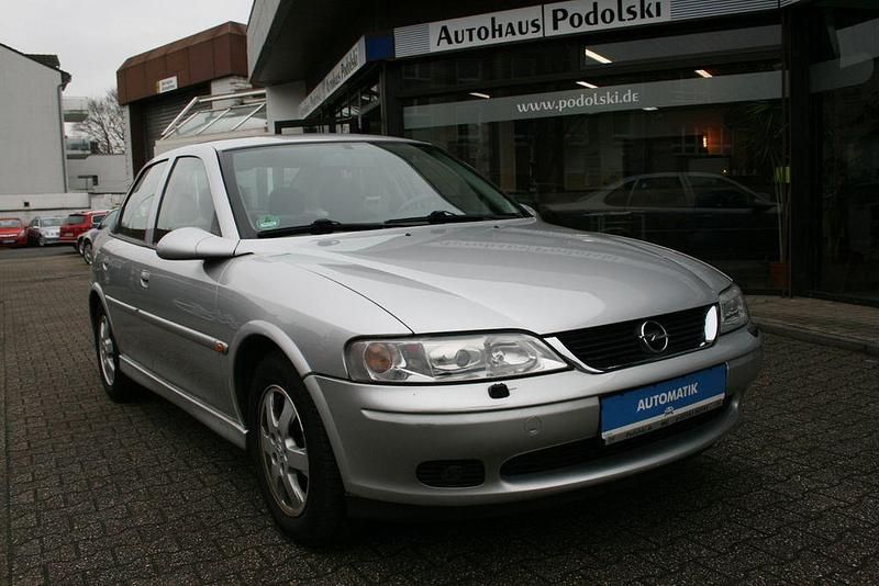 Silber Gebraucht 2001 Opel Vectra Elegance Limousine | 1.790 € (Guter Preis) - Bild 1/4