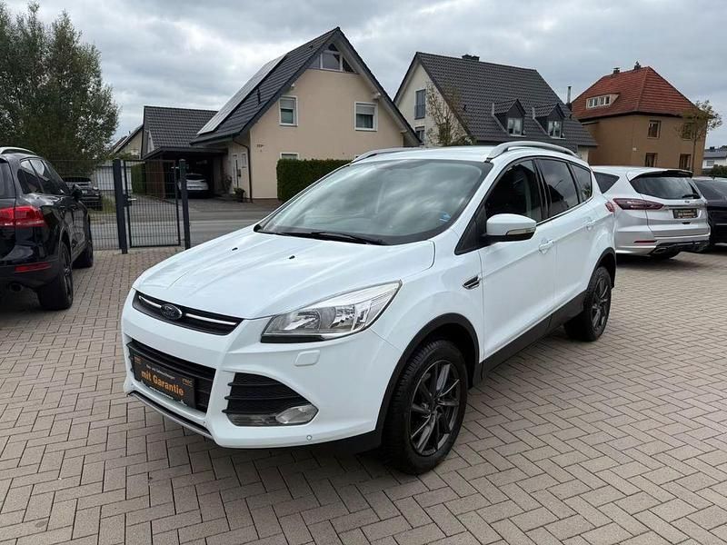 Frozen white Gebraucht 2016 Ford Kuga Trend SUV | 10.999 € (Fairer Preis) - Bild 1/4