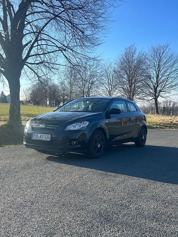 Gebraucht Kia ProCeed 125 PS (91 kW) 2011 Schwarz Limousine