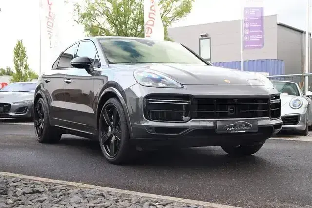 Gebraucht Porsche Cayenne Turbo Chrono 549 PS (403 kW) 2020 Grau SUV