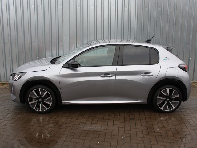 Gebraucht Peugeot e-208 GT 100 kW (136 PS) 2021 Artense silber metallic Kleinwagen