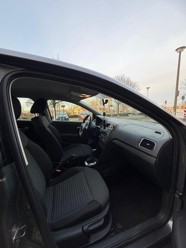Gebraucht VW Polo 80 PS (58 kW) 2010 Grau Kleinwagen