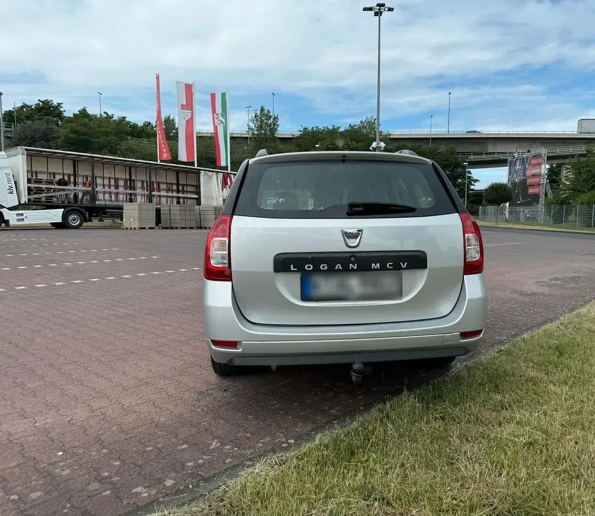 Gebraucht Dacia Logan MCV 90 PS (66 kW) 2013 Silber Kombi