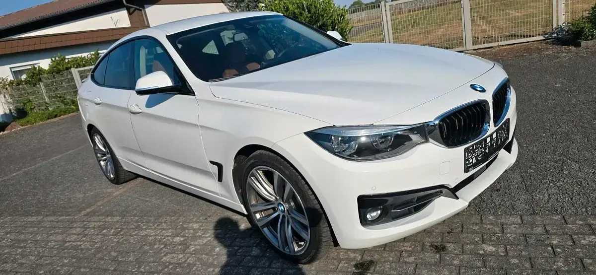 Gebraucht BMW 330 258 PS (189 kW) 2017 Weiß Limousine