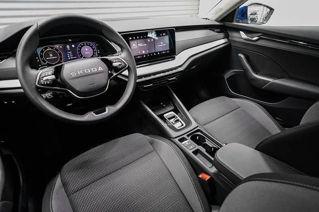 Neu Skoda Octavia Selection 150 PS (110 kW) 2025 Race blue metallic (8x) race blue metallic (8x) Kombi