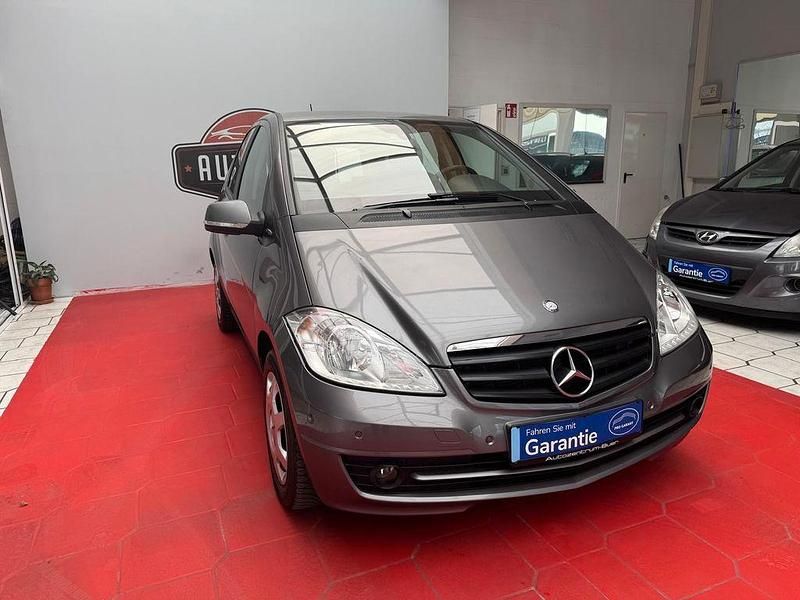 Grau Gebraucht 2011 Mercedes A160 Limousine | 6.990 € (Etwas zu teuer) - Bild 1/4