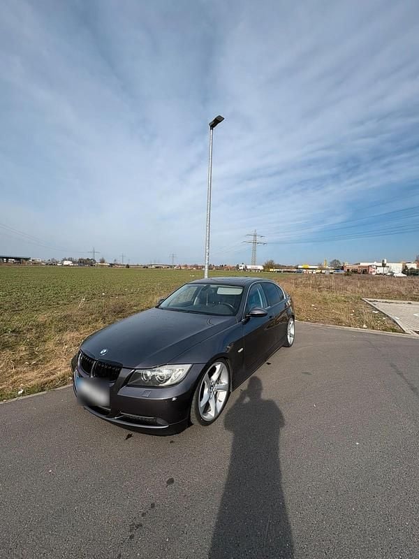 Gebraucht BMW 325 197 PS (144 kW) 2007 Grau Limousine