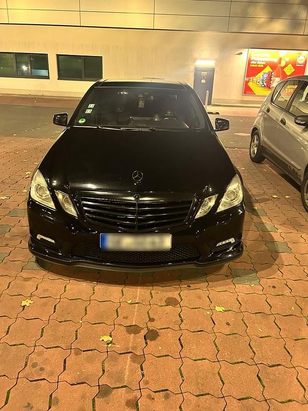 Schwarz Gebraucht 2010 Mercedes E350 AMG Limousine | 11.500 € (Teuer) - Bild 1/4