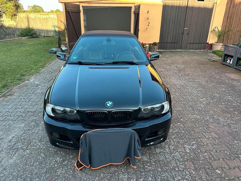 Schwarz Gebraucht 2002 BMW 318 Cabriolet Cabrio | 9.999 € - Bild 1/4