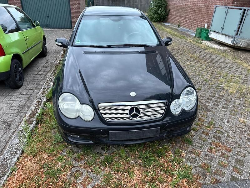 Schwarz Gebraucht 2004 Mercedes C180 Coupé | 1.000 € (Fairer Preis) - Bild 1/4