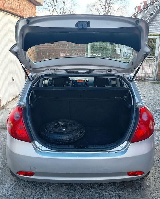 Gebraucht Kia Ceed 109 PS (80 kW) 2007 Silber Kleinwagen