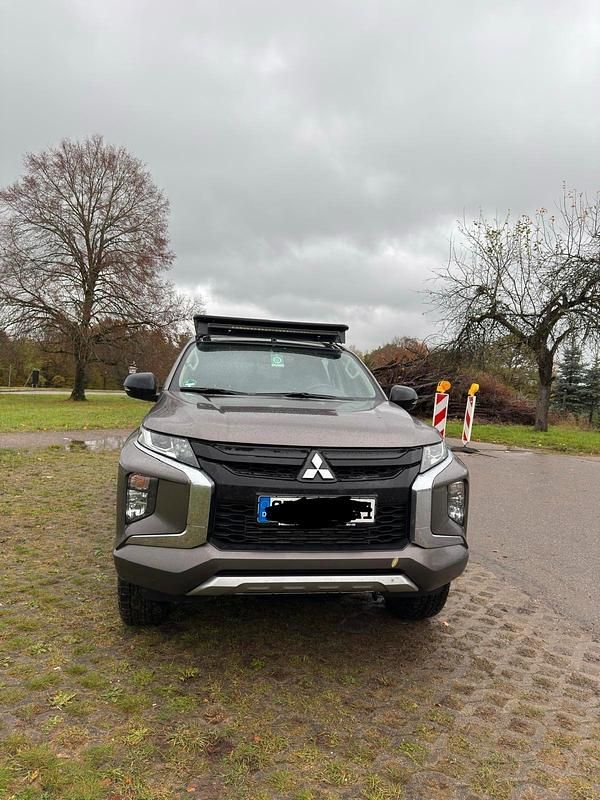 Braun Gebraucht 2021 Mitsubishi L200 Abholung | 28.000 € - Bild 1/4