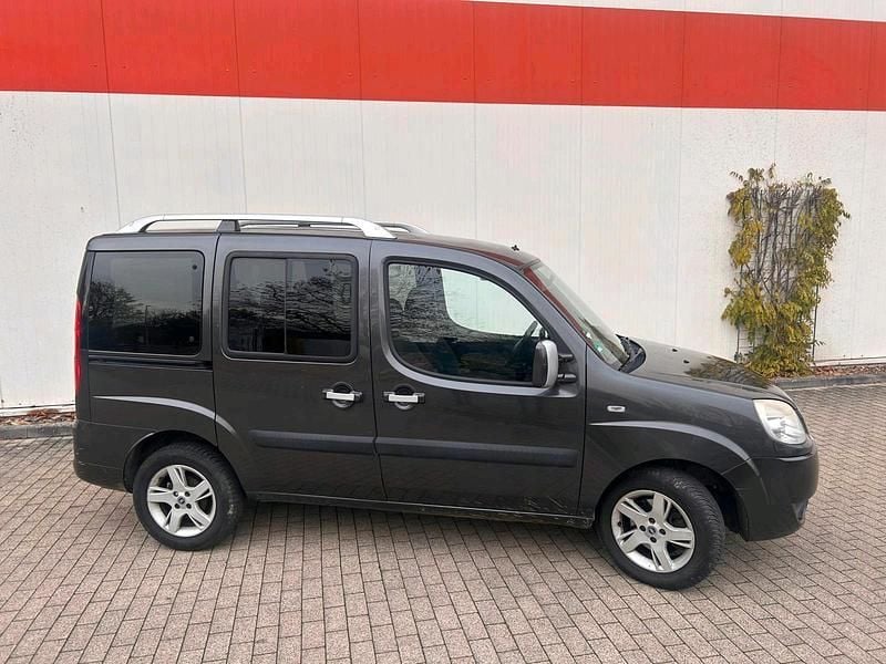 Schwarz Gebraucht 2007 Fiat Doblò Van / Kleinbus | 4.100 € (Etwas zu teuer) - Bild 1/4