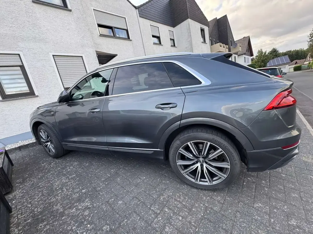 Gebraucht Audi Q8 S-Line 286 PS (210 kW) 2019 Grau SUV