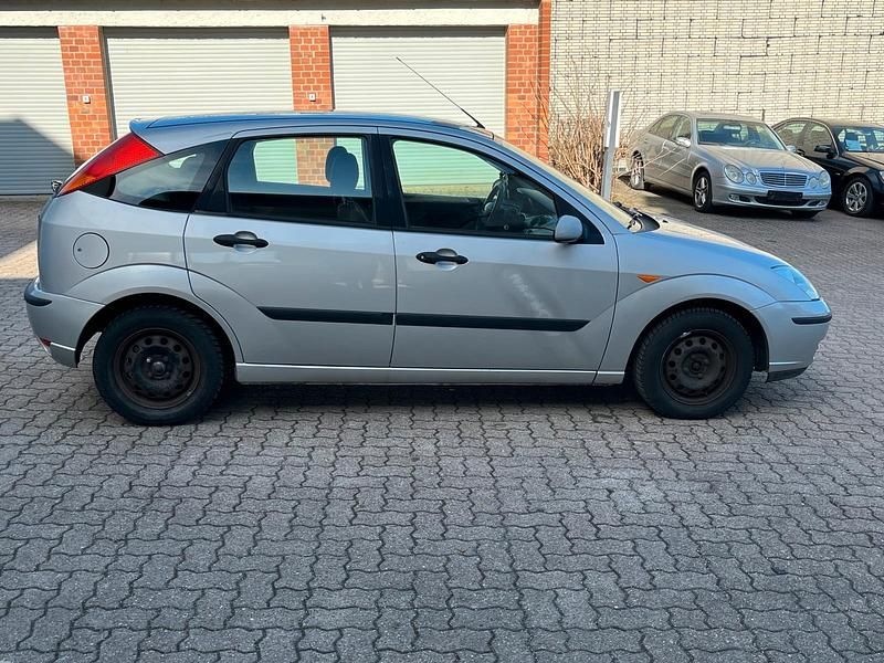 Gebraucht Ford Focus 101 PS (74 kW) 2003 Silber Limousine