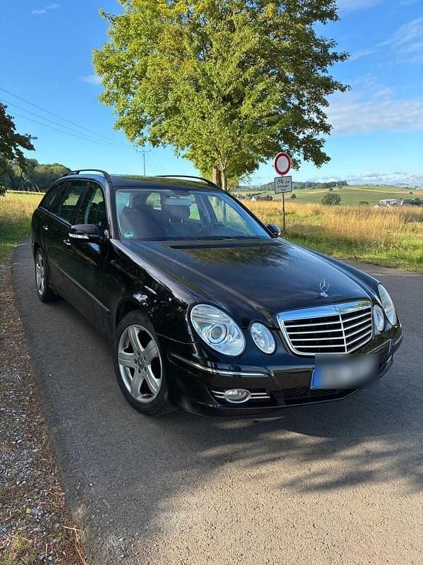 Schwarz Gebraucht 2008 Mercedes 320 Kombi | 7.500 € (Fairer Preis) - Bild 1/4