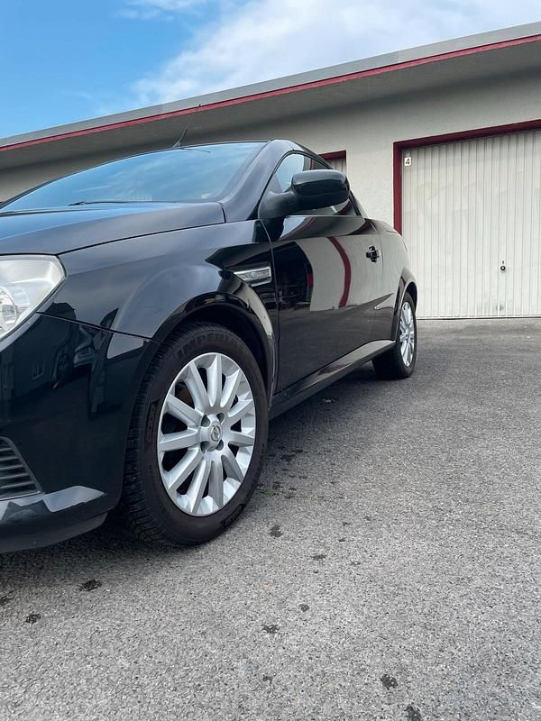 Schwarz Gebraucht 2009 Opel Tigra Cabrio | 3.390 € (Etwas zu teuer) - Bild 1/4