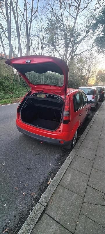 Gebraucht Ford Fiesta 101 PS (74 kW) 2004 Rot Kleinwagen